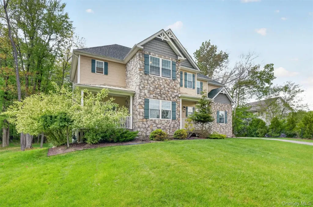 107 Debra Lane New Windsor NY 12553