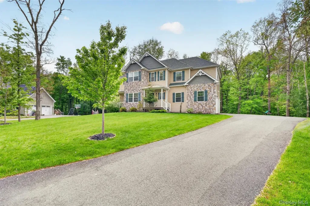 107 Debra Lane New Windsor NY 12553