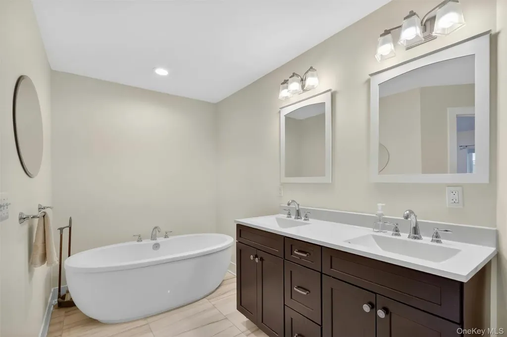 107 Debra Lane New Windsor NY 12553