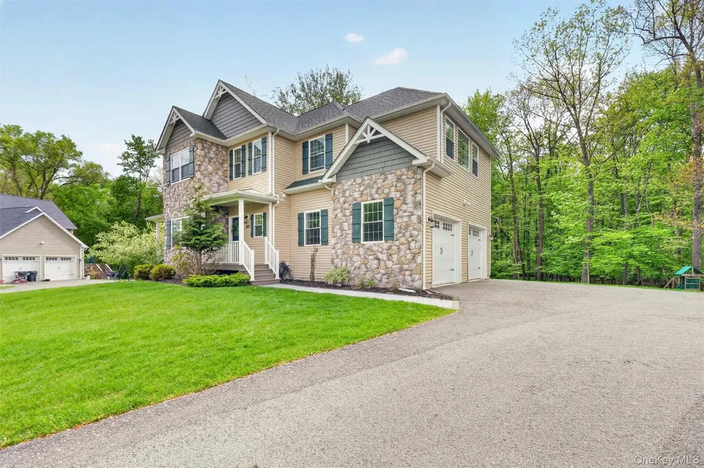 107 Debra Lane New Windsor NY 12553