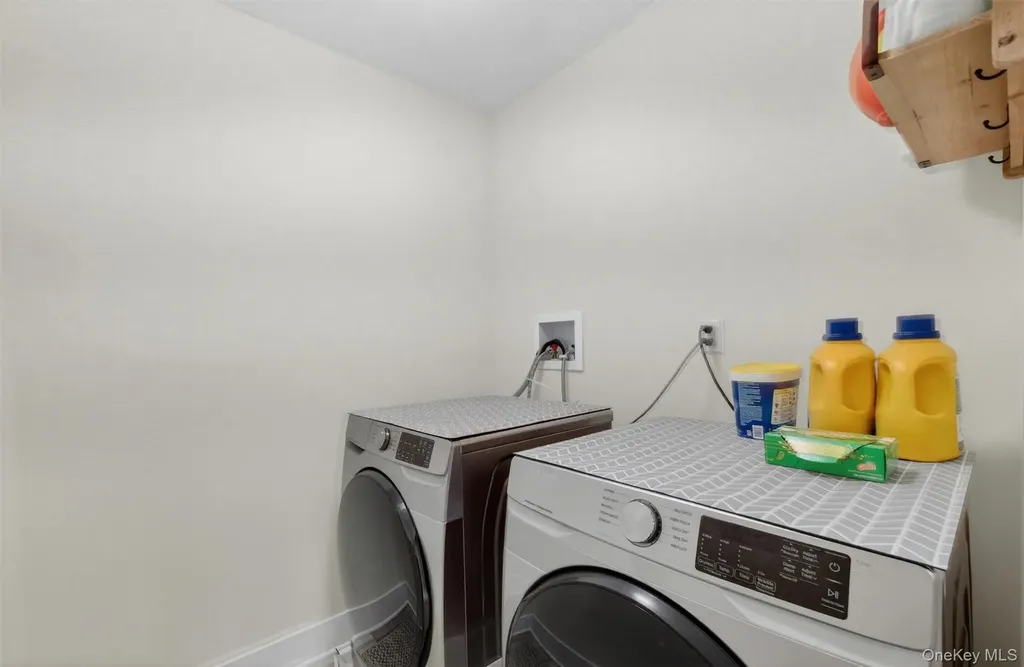107 Debra Lane New Windsor NY 12553