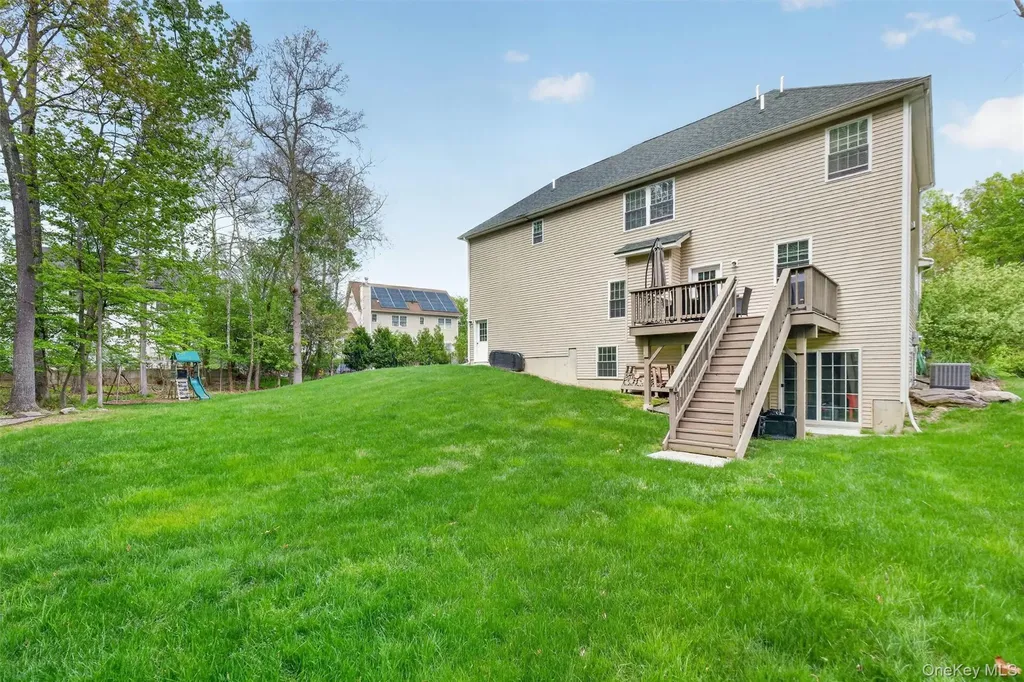 107 Debra Lane New Windsor NY 12553
