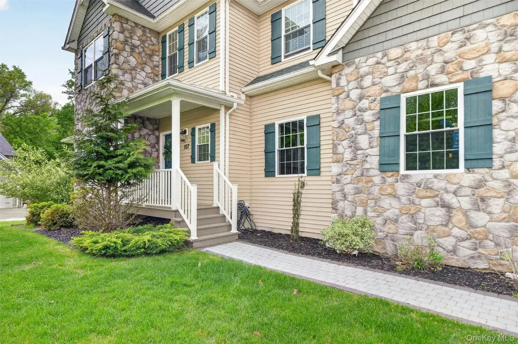 107 Debra Lane New Windsor NY 12553