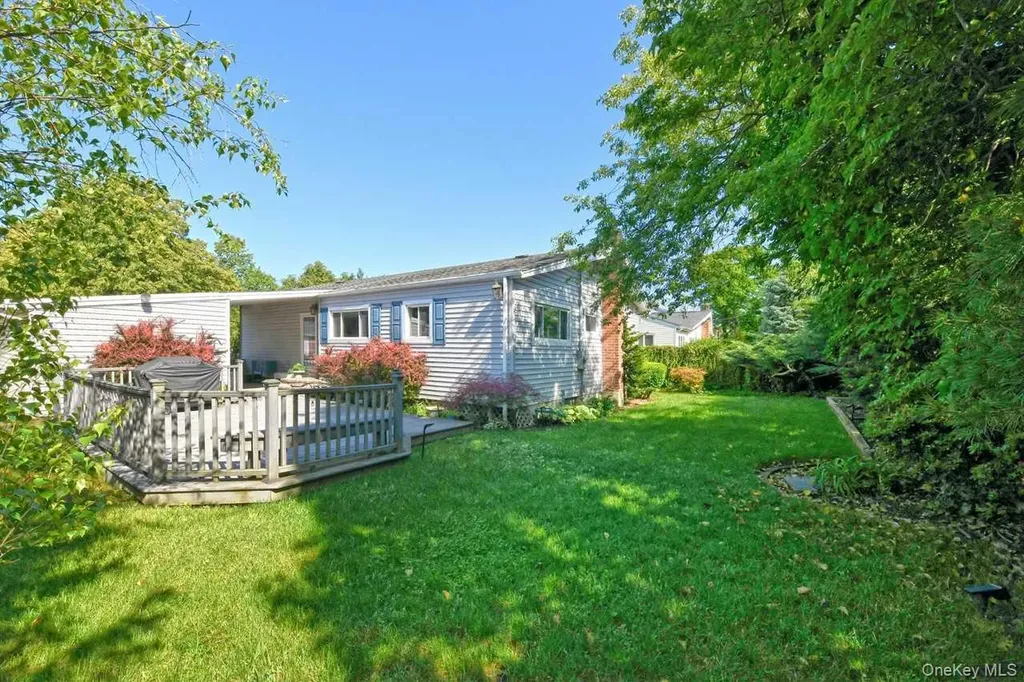 18 Shelter Hill Road Plainview NY 11803