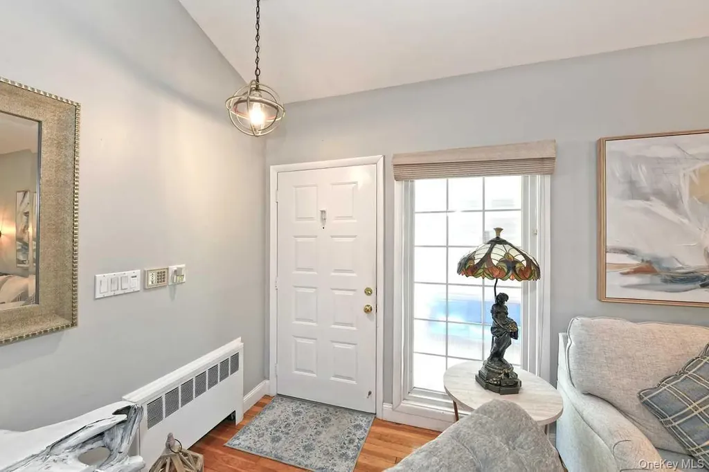 18 Shelter Hill Road Plainview NY 11803