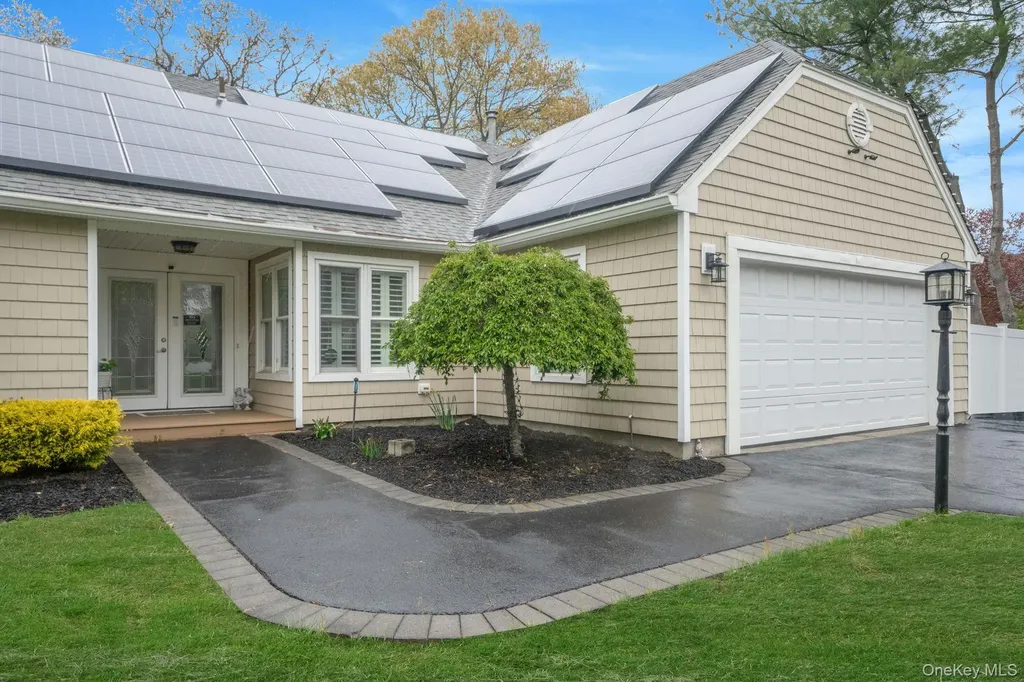 19 Ascot Place Coram NY 11727