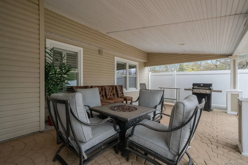 19 Ascot Place Coram NY 11727