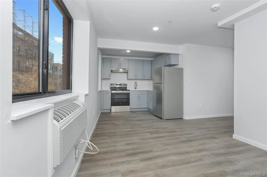 1081 Anderson Bronx NY 10452