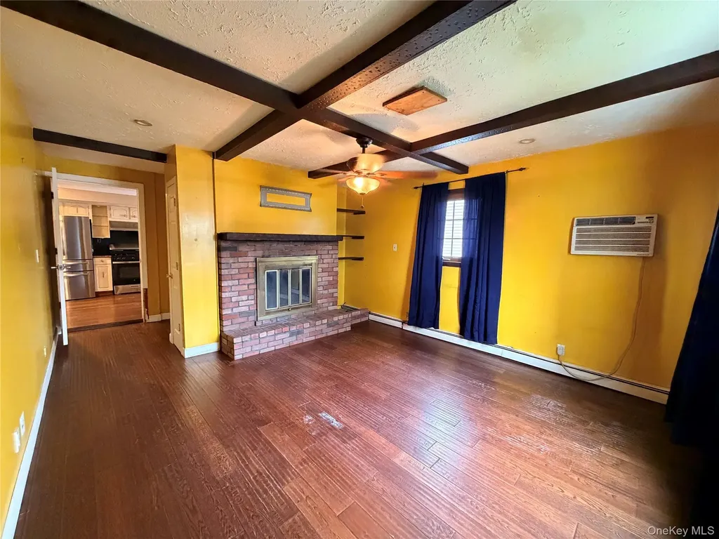 304 27th Street Lindenhurst NY 11757