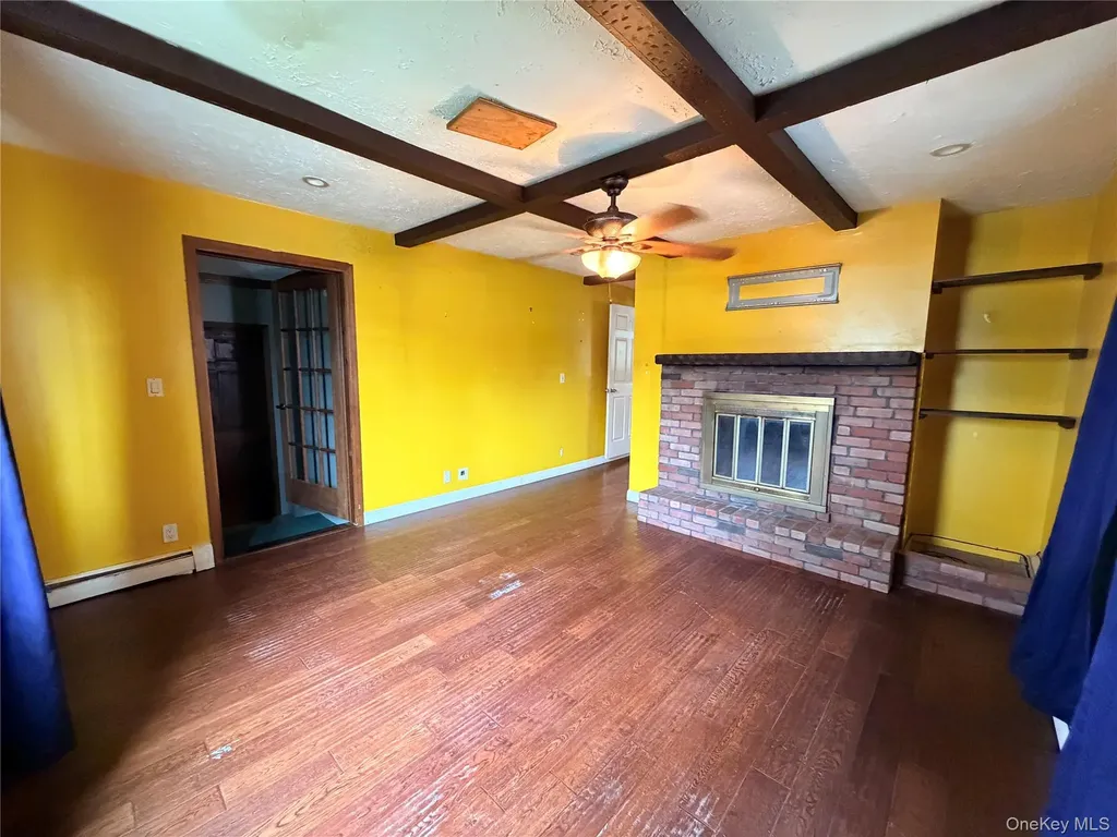 304 27th Street Lindenhurst NY 11757