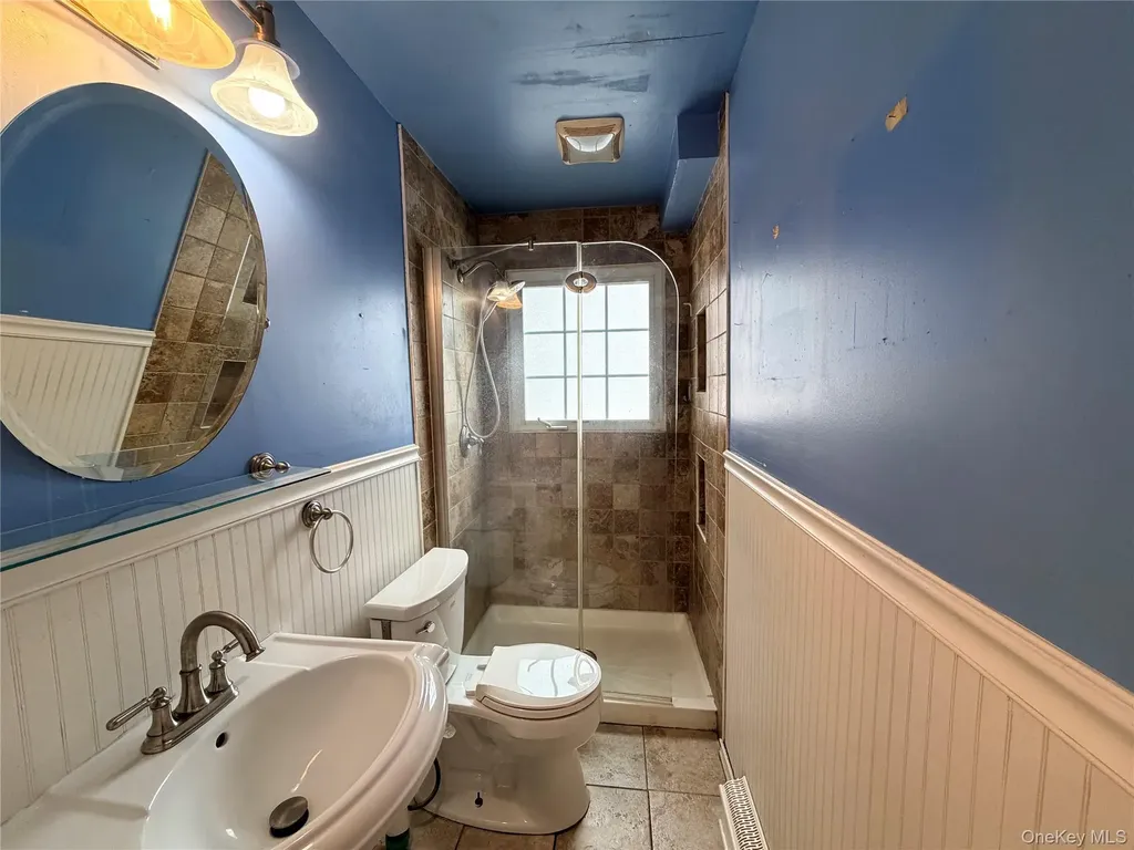 304 27th Street Lindenhurst NY 11757