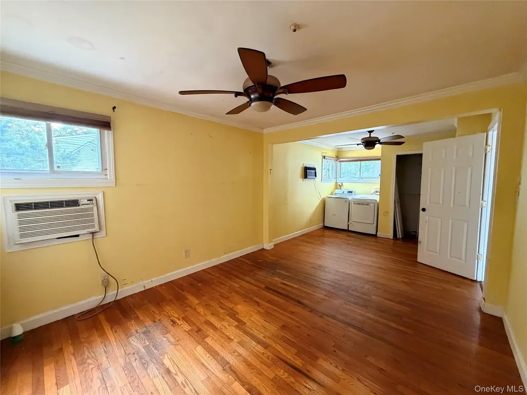 304 27th Street Lindenhurst NY 11757