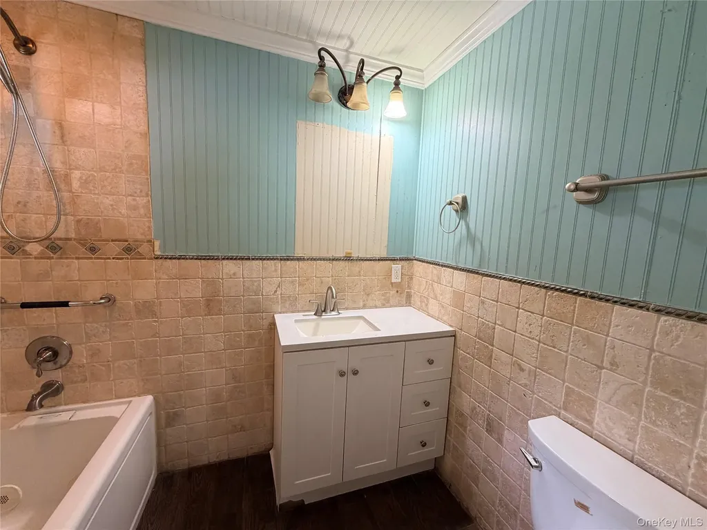 304 27th Street Lindenhurst NY 11757