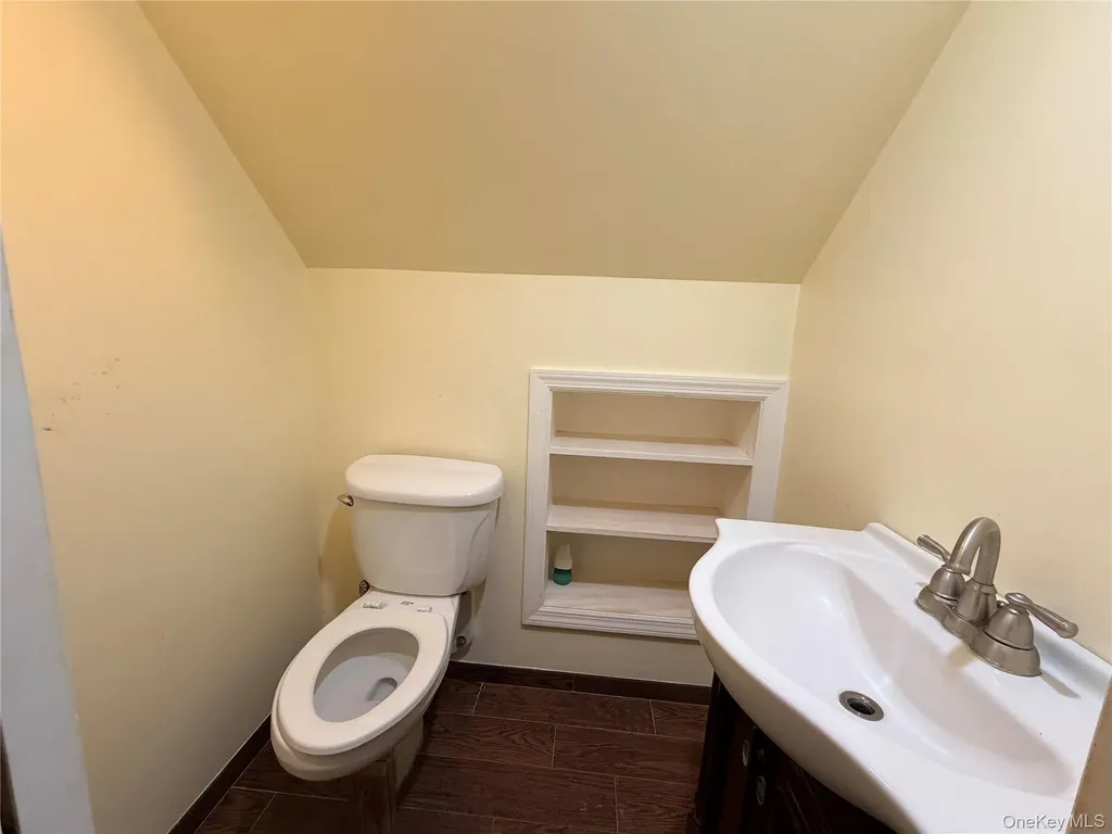 304 27th Street Lindenhurst NY 11757