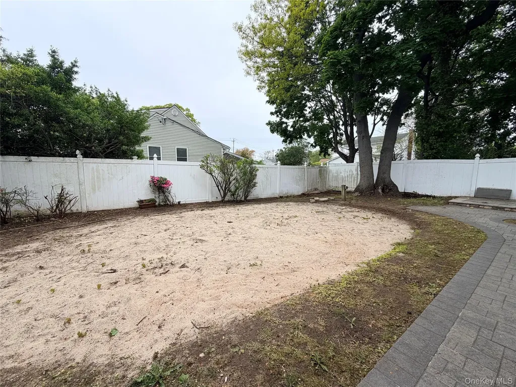 304 27th Street Lindenhurst NY 11757