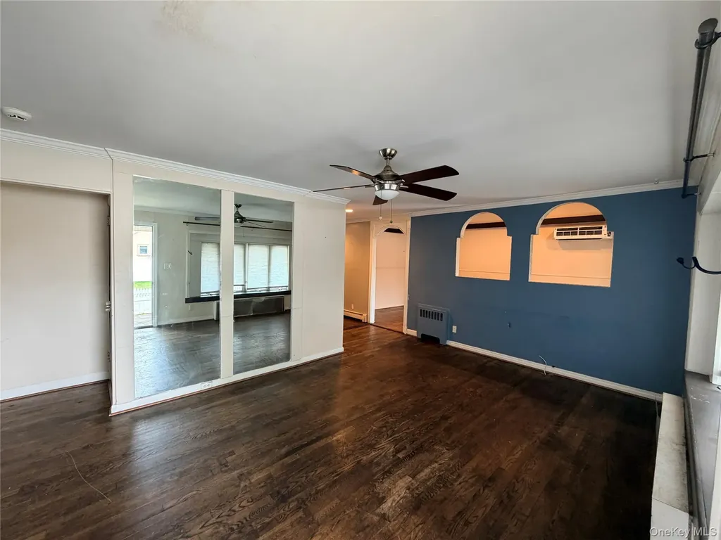 304 27th Street Lindenhurst NY 11757