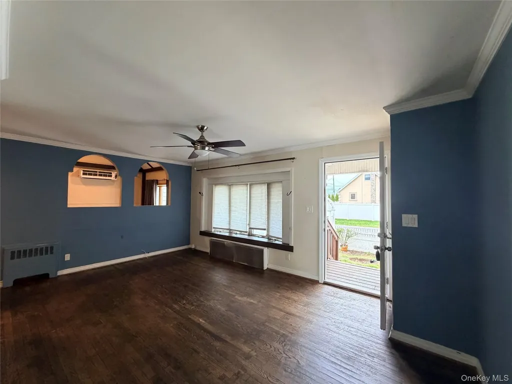 304 27th Street Lindenhurst NY 11757