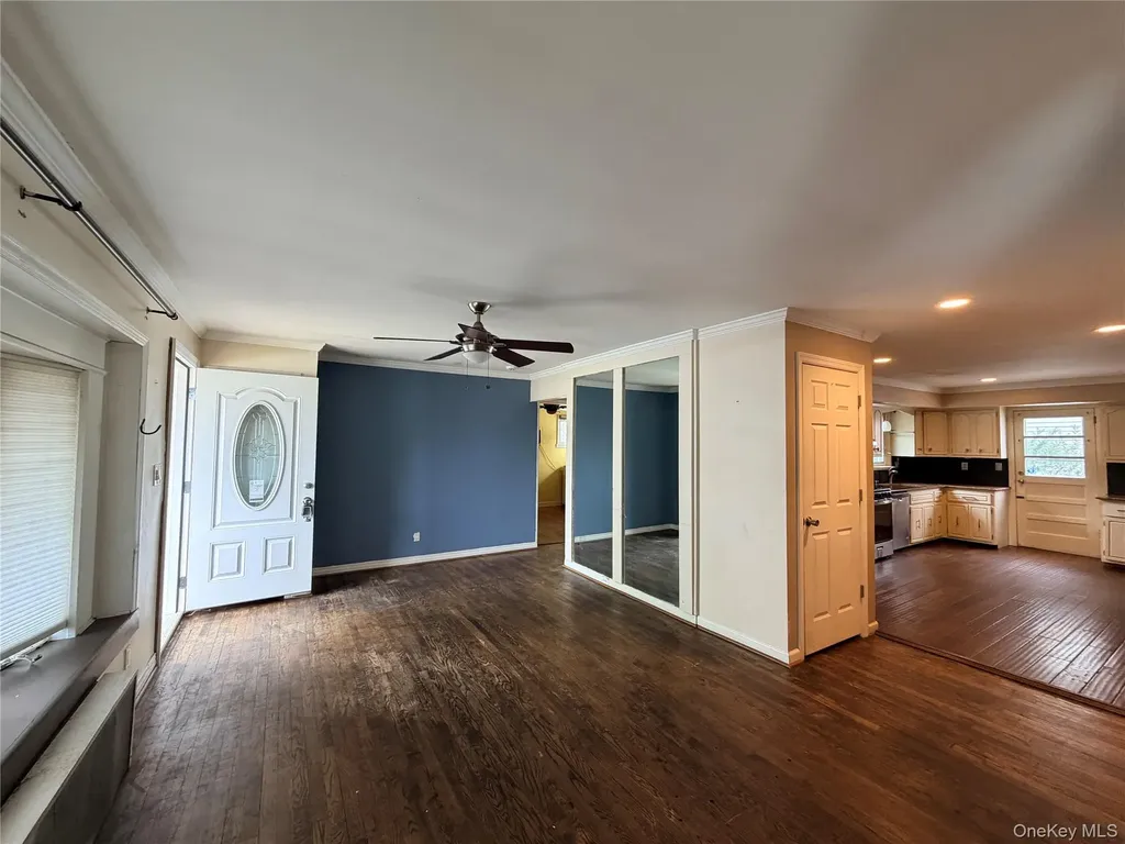 304 27th Street Lindenhurst NY 11757
