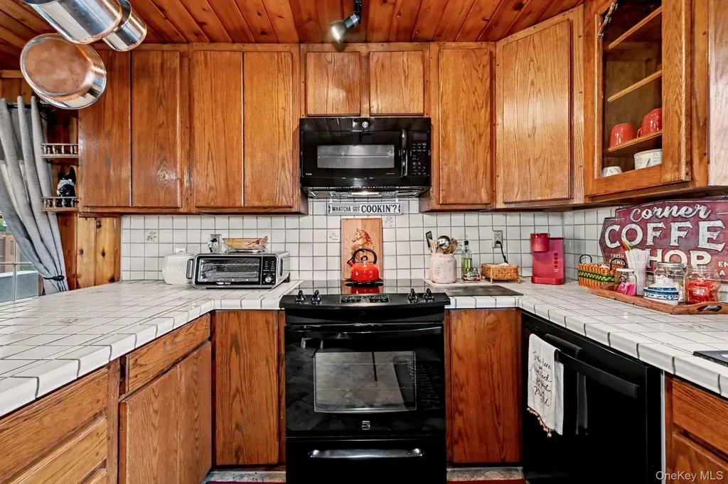 633 Oscawana Lake Road Putnam Valley NY 10579