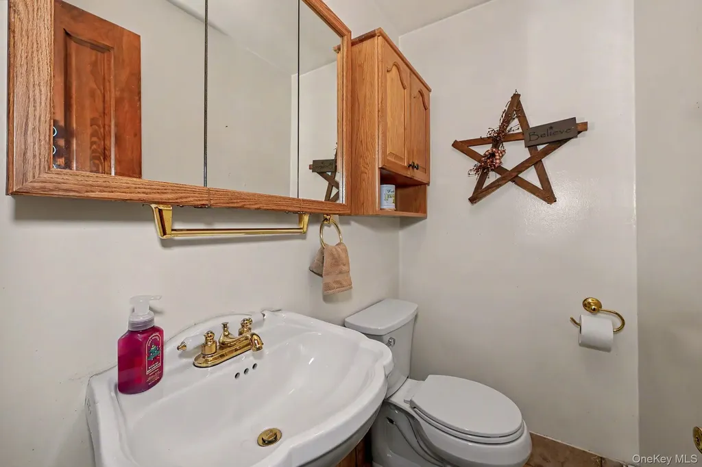 633 Oscawana Lake Road Putnam Valley NY 10579