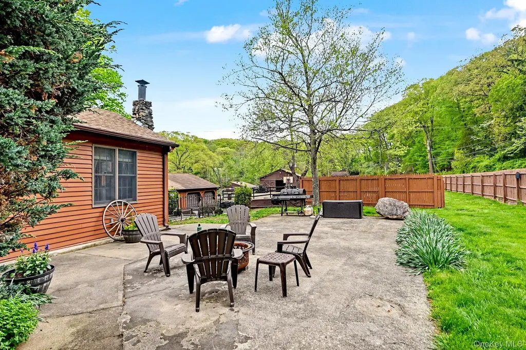 633 Oscawana Lake Road Putnam Valley NY 10579