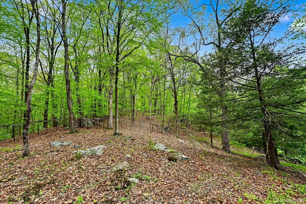 633 Oscawana Lake Road Putnam Valley NY 10579