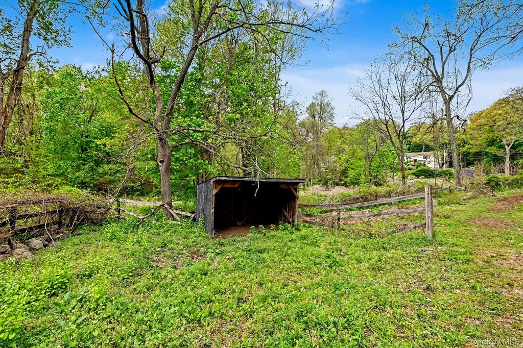 633 Oscawana Lake Road Putnam Valley NY 10579