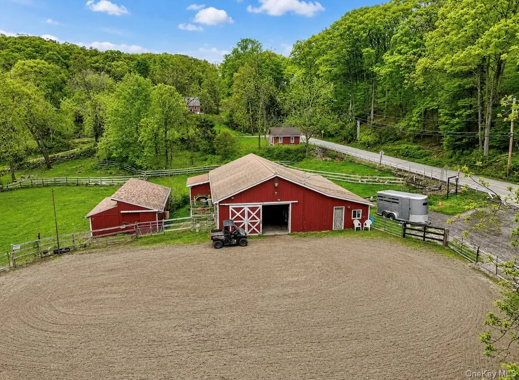 633 Oscawana Lake Road Putnam Valley NY 10579
