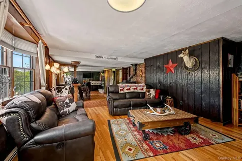 633 Oscawana Lake Road Putnam Valley NY 10579