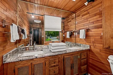 633 Oscawana Lake Road Putnam Valley NY 10579