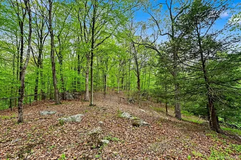 633 Oscawana Lake Road Putnam Valley NY 10579