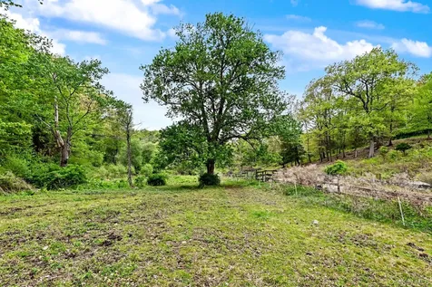 633 Oscawana Lake Road Putnam Valley NY 10579