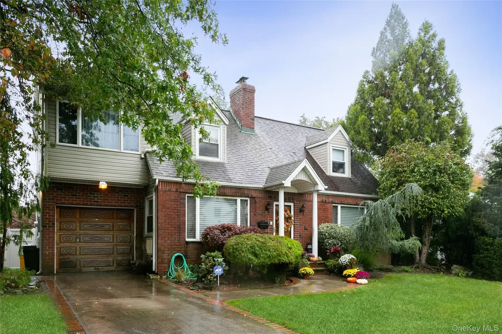 11 Avon Road Hewlett NY 11557