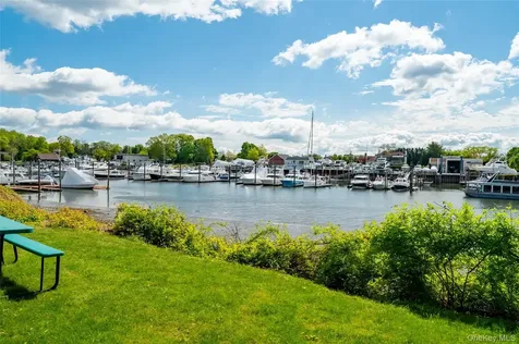 25 Shady Glen Court New Rochelle NY 10805