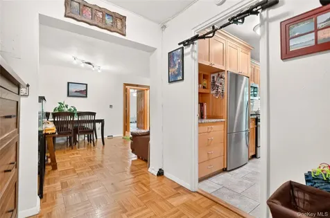 25 Shady Glen Court New Rochelle NY 10805