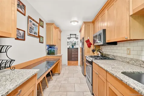 25 Shady Glen Court New Rochelle NY 10805
