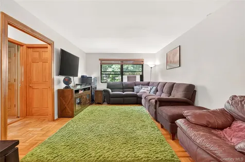 25 Shady Glen Court New Rochelle NY 10805