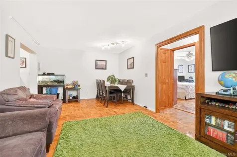 25 Shady Glen Court New Rochelle NY 10805
