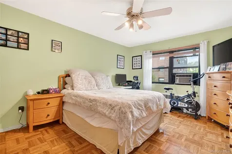 25 Shady Glen Court New Rochelle NY 10805