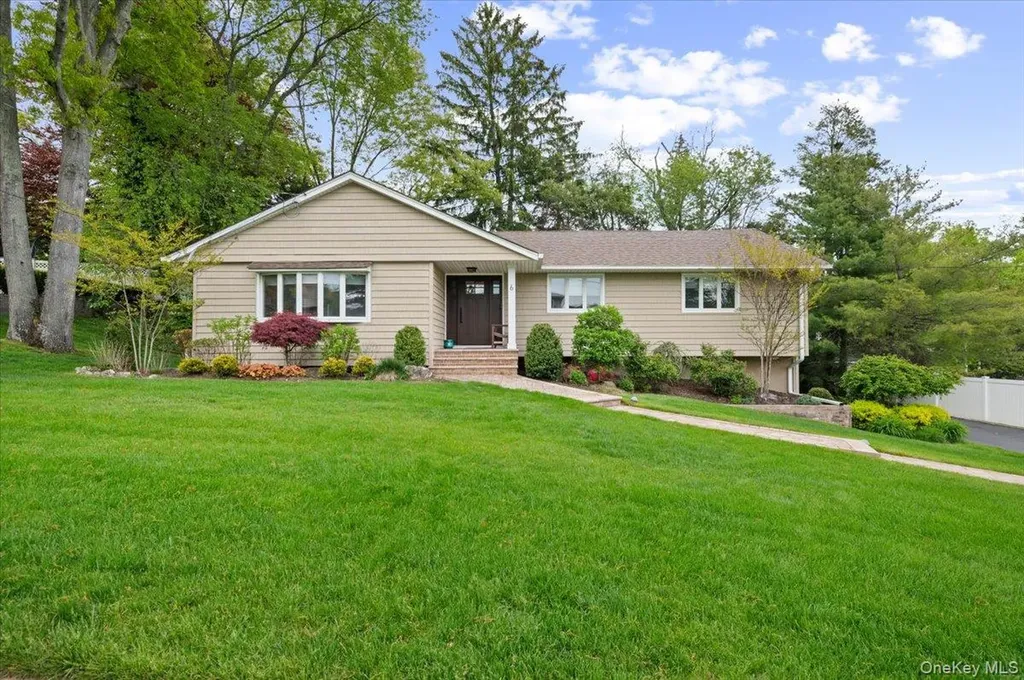 6 Long Ridge Road Plainview NY 11803