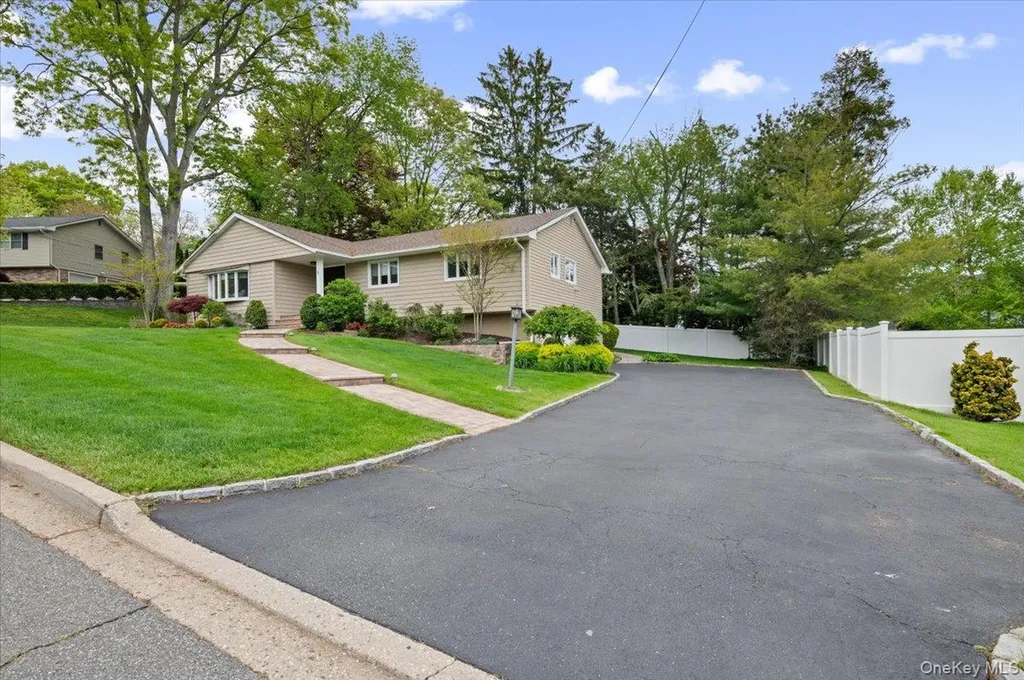 6 Long Ridge Road Plainview NY 11803