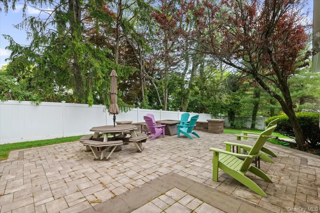 6 Long Ridge Road Plainview NY 11803