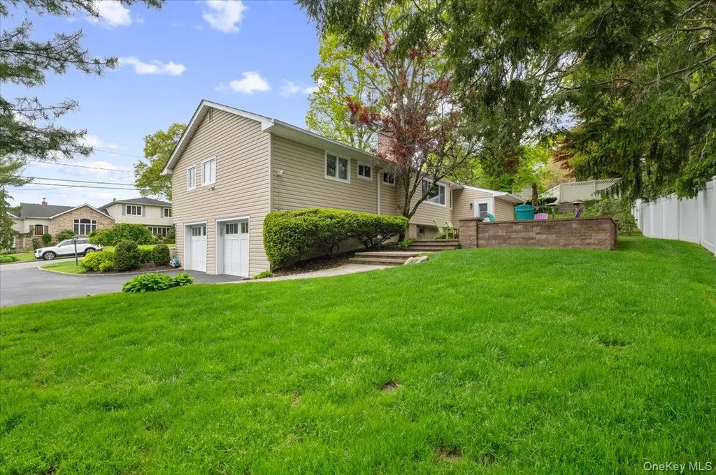 6 Long Ridge Road Plainview NY 11803