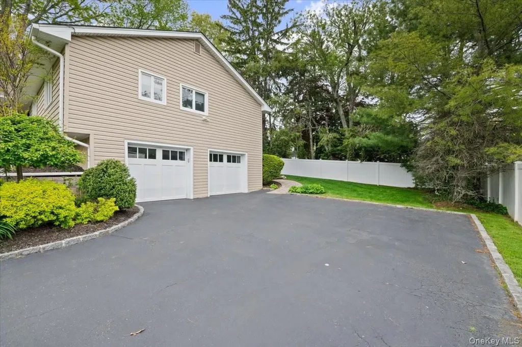 6 Long Ridge Road Plainview NY 11803