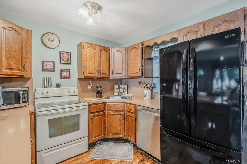 21 Audrey Avenue Plainview NY 11803