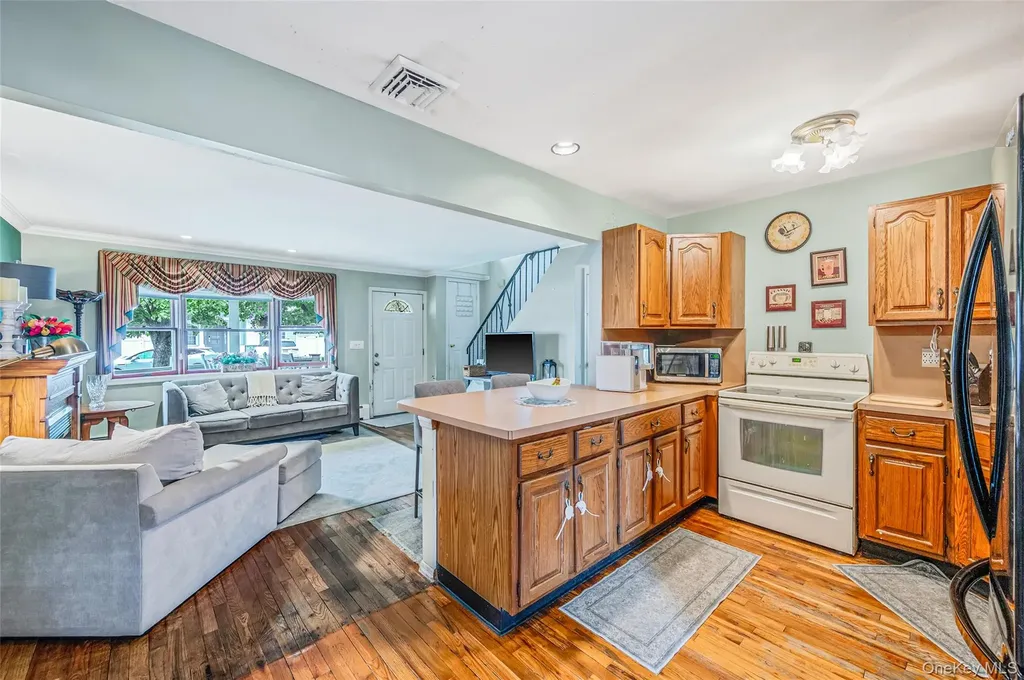 21 Audrey Avenue Plainview NY 11803