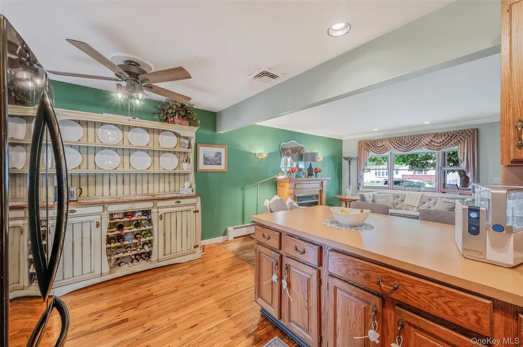 21 Audrey Avenue Plainview NY 11803