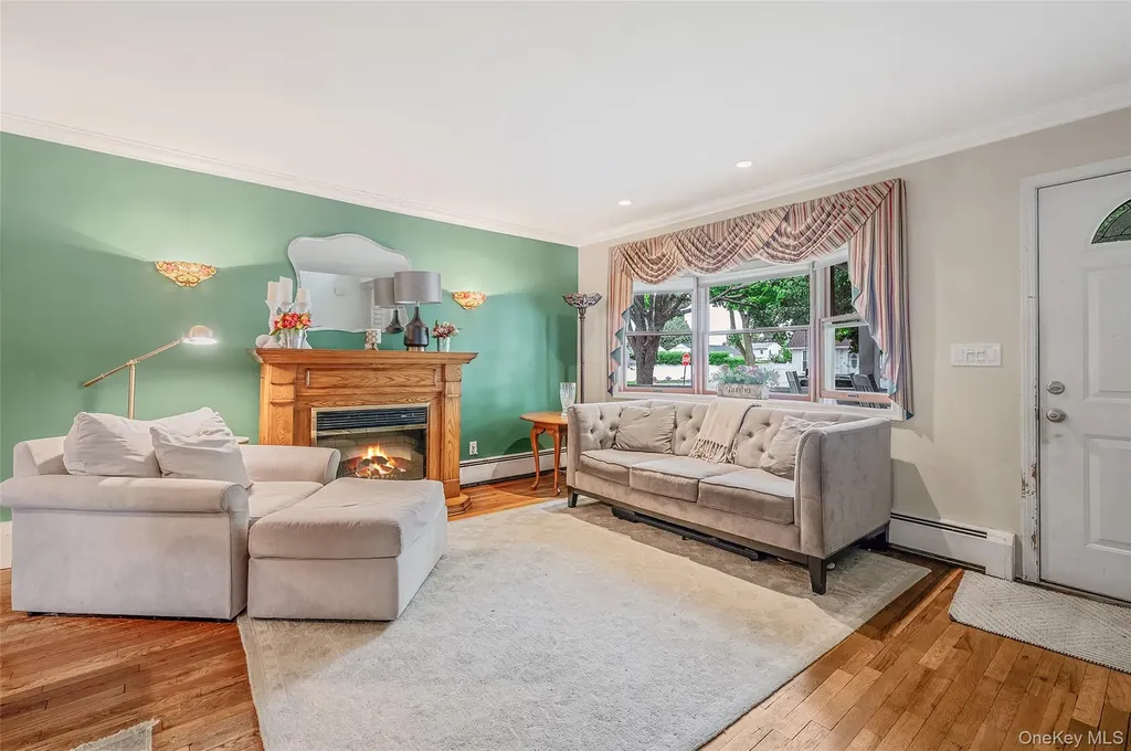 21 Audrey Avenue Plainview NY 11803