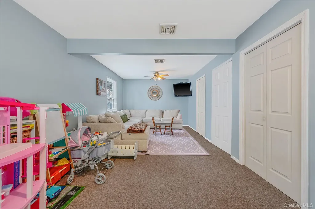21 Audrey Avenue Plainview NY 11803