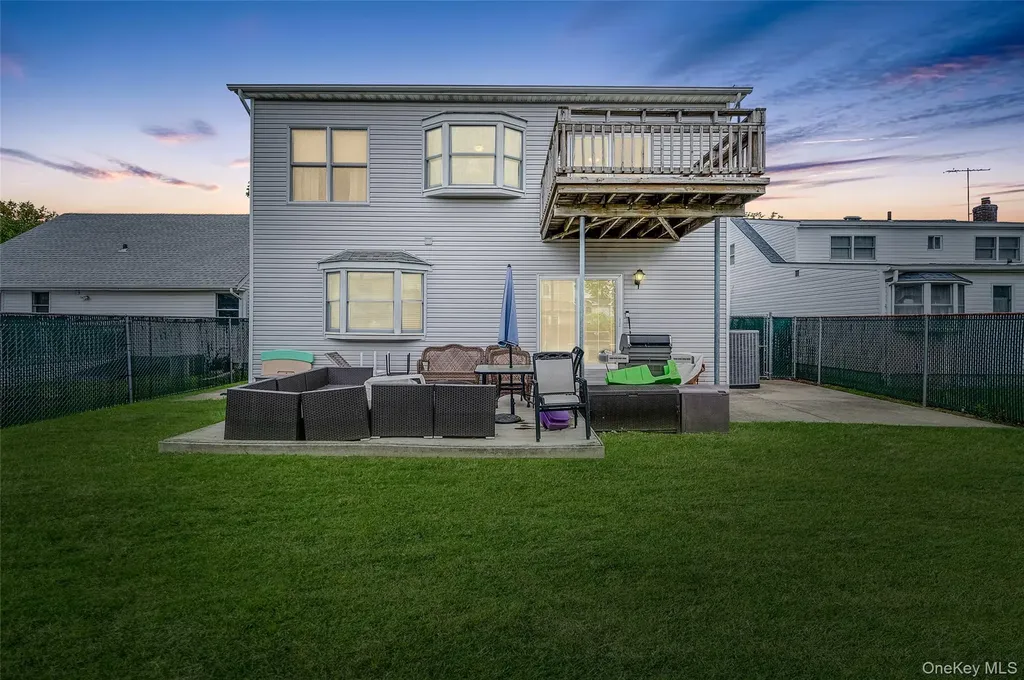 21 Audrey Avenue Plainview NY 11803